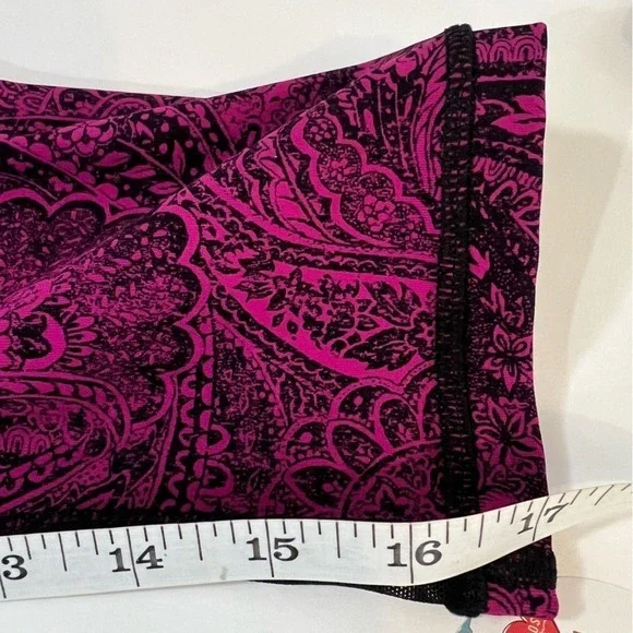 Lululemon Outrun 17" Crop Antique‎ Paisley Deep Fuschia Black / Black - Picture 8 of 11